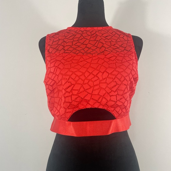 Bebe Red Crop Top Lace, sleeveless with Key hole abs, Size Large - Picture 2 of 11